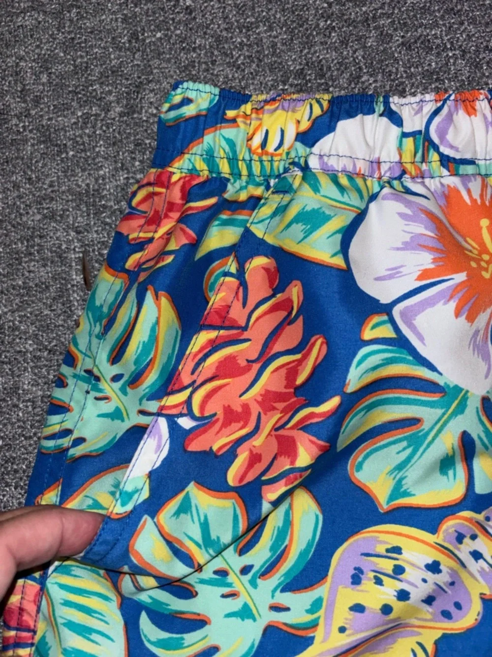 Vineyard Vines floral Hawaiian Chappy swim trunks shorts no liner size Medium